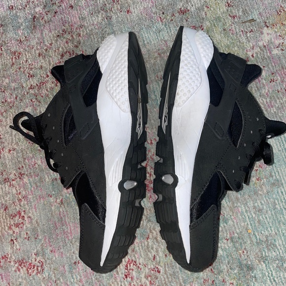 WMNS Nike Huaraches - size 9 - Picture 4 of 8